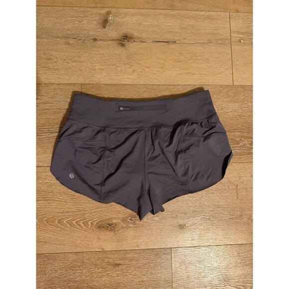Lululemon Chase Me Shorts 2.5 Inch Inseam Dark Carbon Gray Running Size 8 - Picture 2 of 3